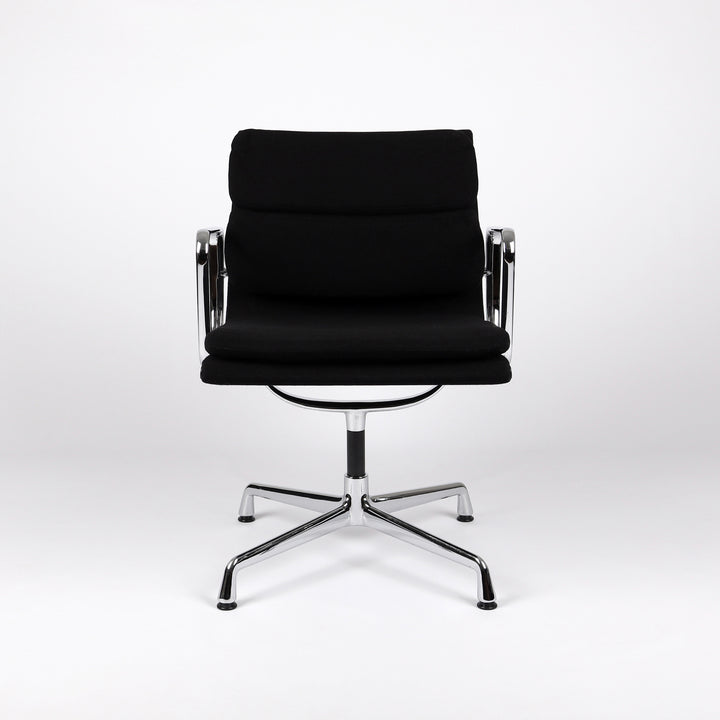 798 Vitra Soft Pad Chair EA 207 Cosy schwarz – Frontalansicht