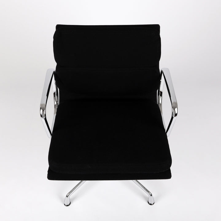 798 Vitra Soft Pad Chair EA 207 Cosy schwarz – Frontalansicht von oben