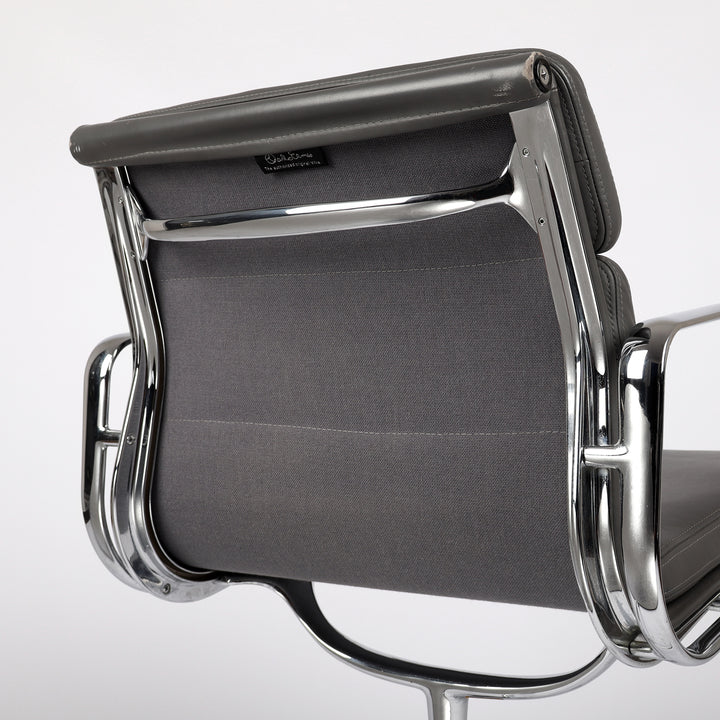 799 Vitra Soft Pad Chair EA 208 Leder granit – Detailansicht Rückseite