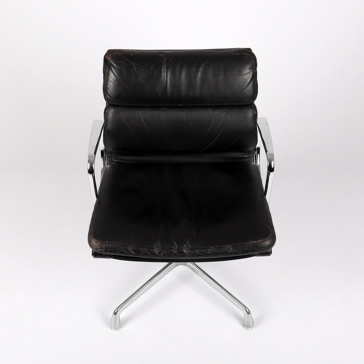 801 Herman Miller Soft Pad Chair EA 208 Leder nero – Frontansicht von oben
