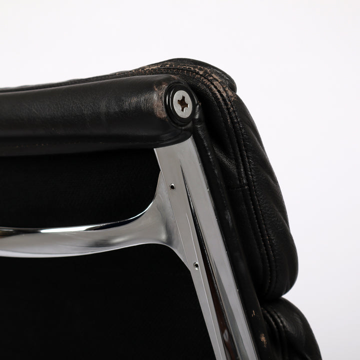 801 Herman Miller Soft Pad Chair EA 208 Leder nero – Detailansicht Rückseite rechts 