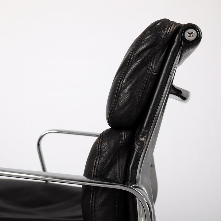 801 Herman Miller Soft Pad Chair EA 208 Leder nero – Detailansicht seitlich