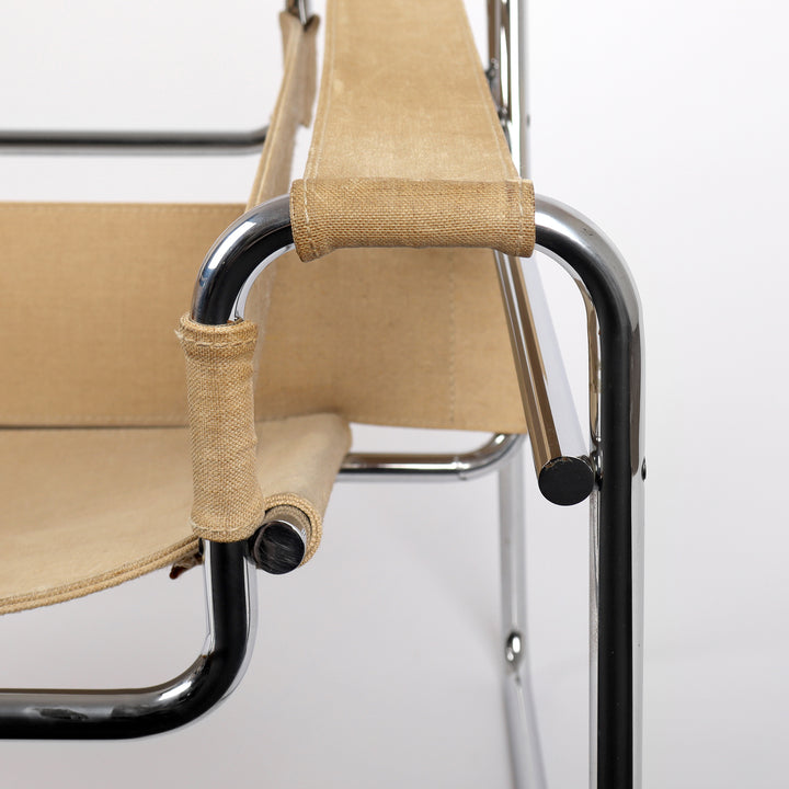 804 Gavina Wassily Chair von Marcel Breuer Leinen beige – Detailansicht Armlehne links