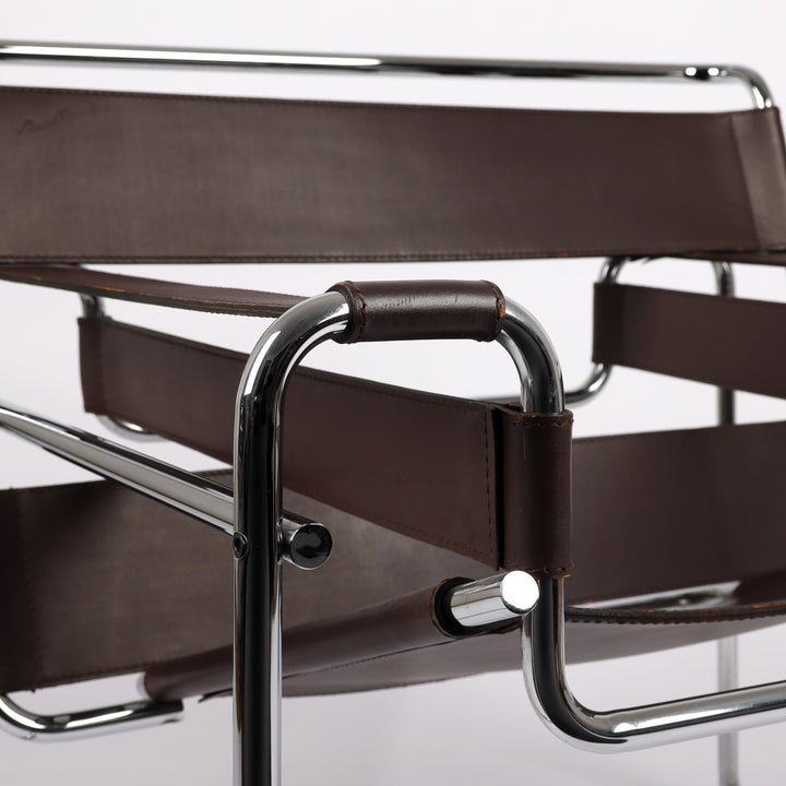 805 Gavina Wassily Chair von Marcel Breuer Leder braun – Detailansicht frontal