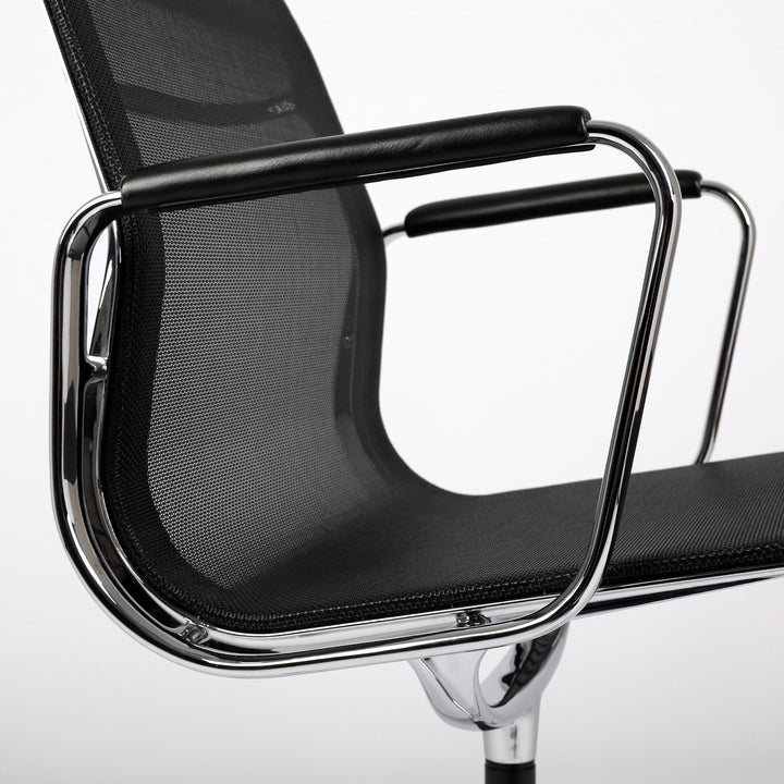 809 Vitra Eames Aluminium Chair EA 108 Netzbezug Mesh schwarz – Detailansicht Armlehnen seitlich