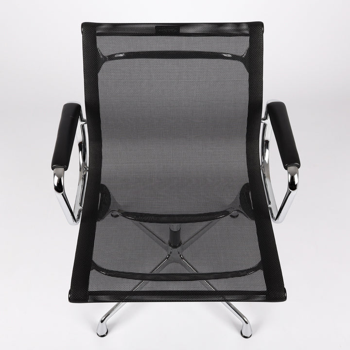 809 Vitra Eames Aluminium Chair EA 108 Netzbezug Mesh schwarz – Frontalansicht von oben