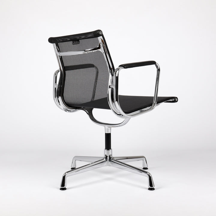 809 Vitra Eames Aluminium Chair EA 108 Netzbezug Mesh schwarz – Rückansicht