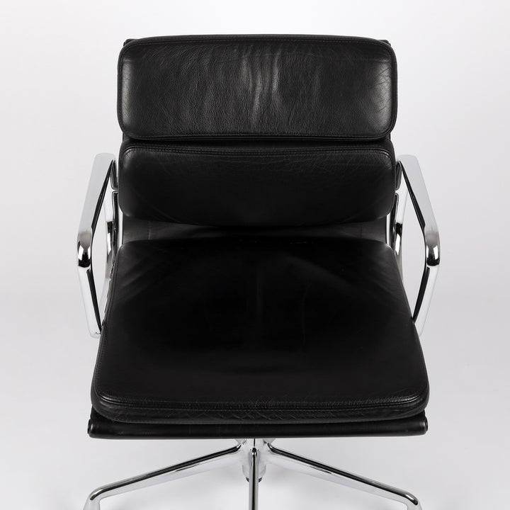 810 Vitra Eames Soft Pad Chair EA 217 Leder nero schwarz – Frontalansicht von oben