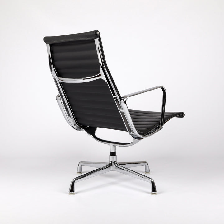 811 Vitra Eames Aluminium Chair EA 116 – Rückansicht