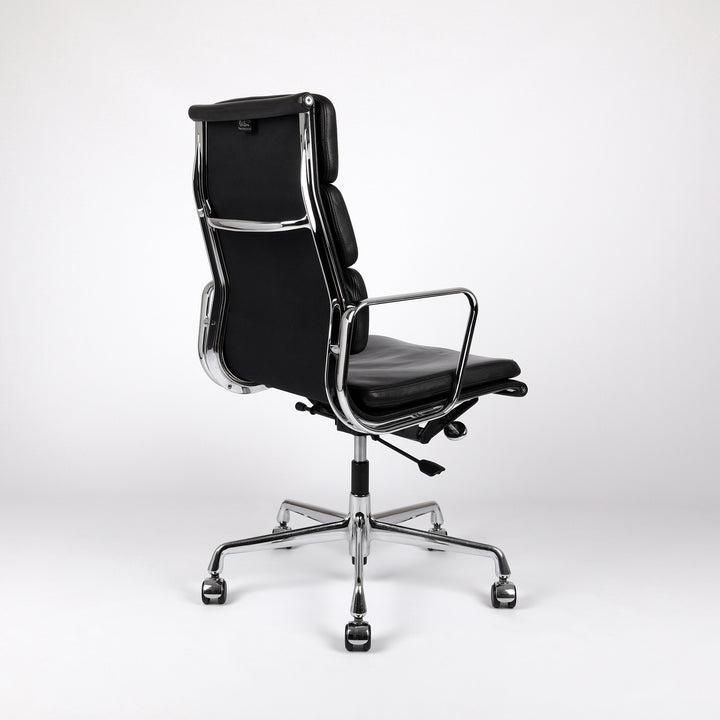 812 Vitra Eames Soft Pad Chair EA 219 – Rückansicht