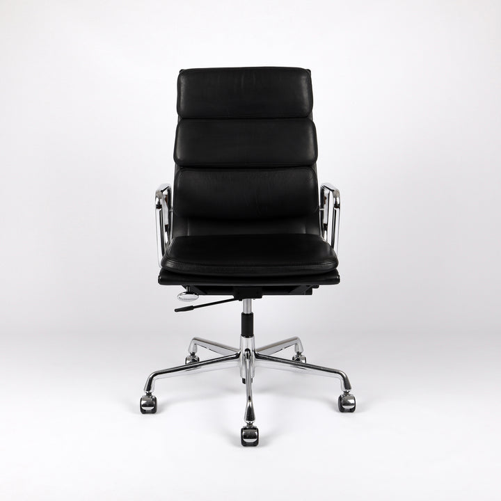 812 Vitra Eames Soft Pad Chair EA 219 – Frontalansicht