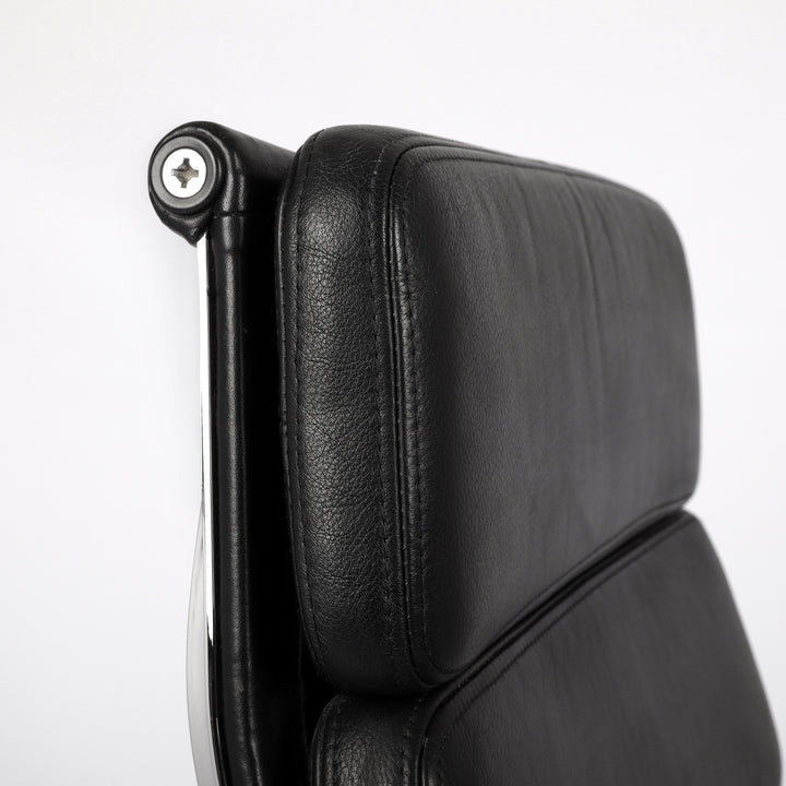 812 Vitra Eames Soft Pad Chair EA 219 – Detailansicht Rückenlehne seitlich