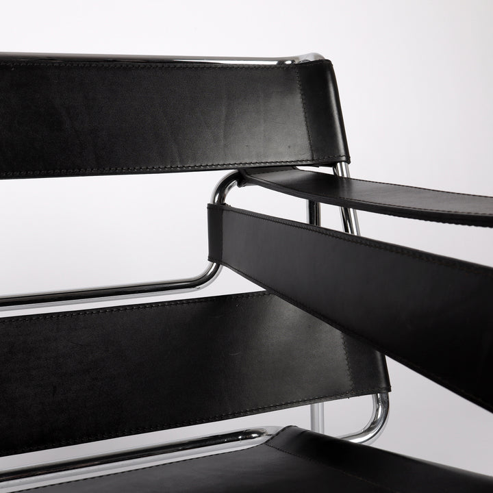 813 Knoll International Wassily Chair von Marcel Breuer Leder schwarz – Detailansicht Leder links