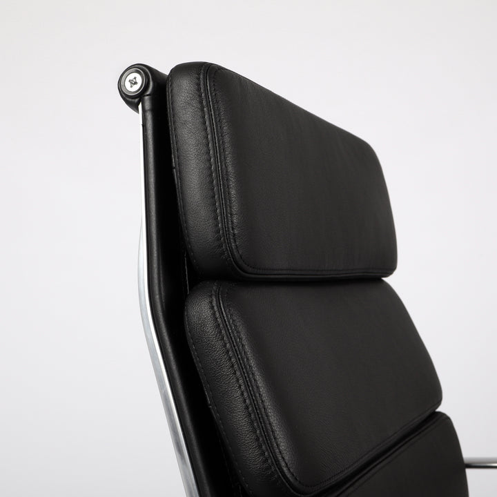 816 Vitra Soft Pad Chair EA 219 / EA 208 von Charles und Ray Eames – Detailansicht Rückenlehne seitlich