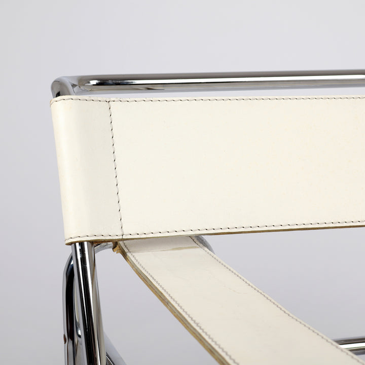 817 Gavina Knoll Wassily Chair von Marcel Breuer Leder weiß – Detailansicht Rückenlehne rechts