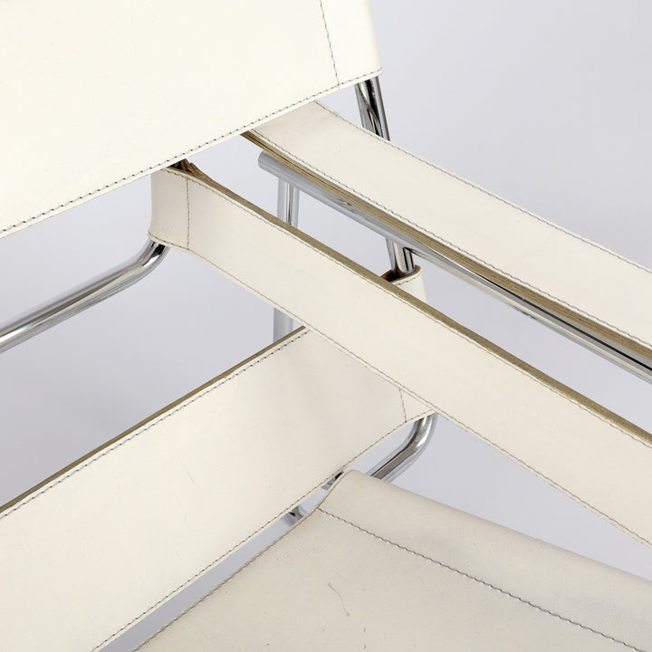 817 Gavina Knoll Wassily Chair von Marcel Breuer Leder weiß – Detailansicht Armlehne links