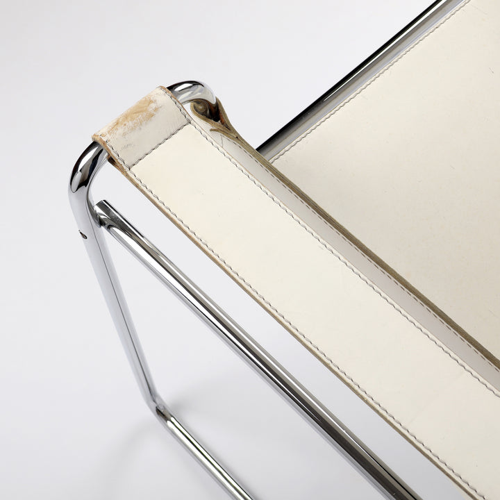 817 Gavina Knoll Wassily Chair von Marcel Breuer Leder weiß – Detailansicht Armlehne links