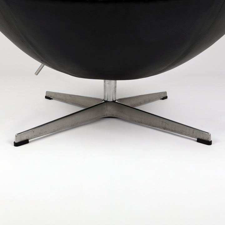 818 Fritz Hansen Eghg Chair von Arne Jacobsen  – Detailansicht Gestell
